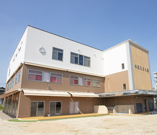 陶器北こども園正門